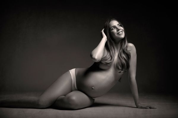 Fotógrafo embarazo Pamplona · Estudio fotográfico en Pamplona